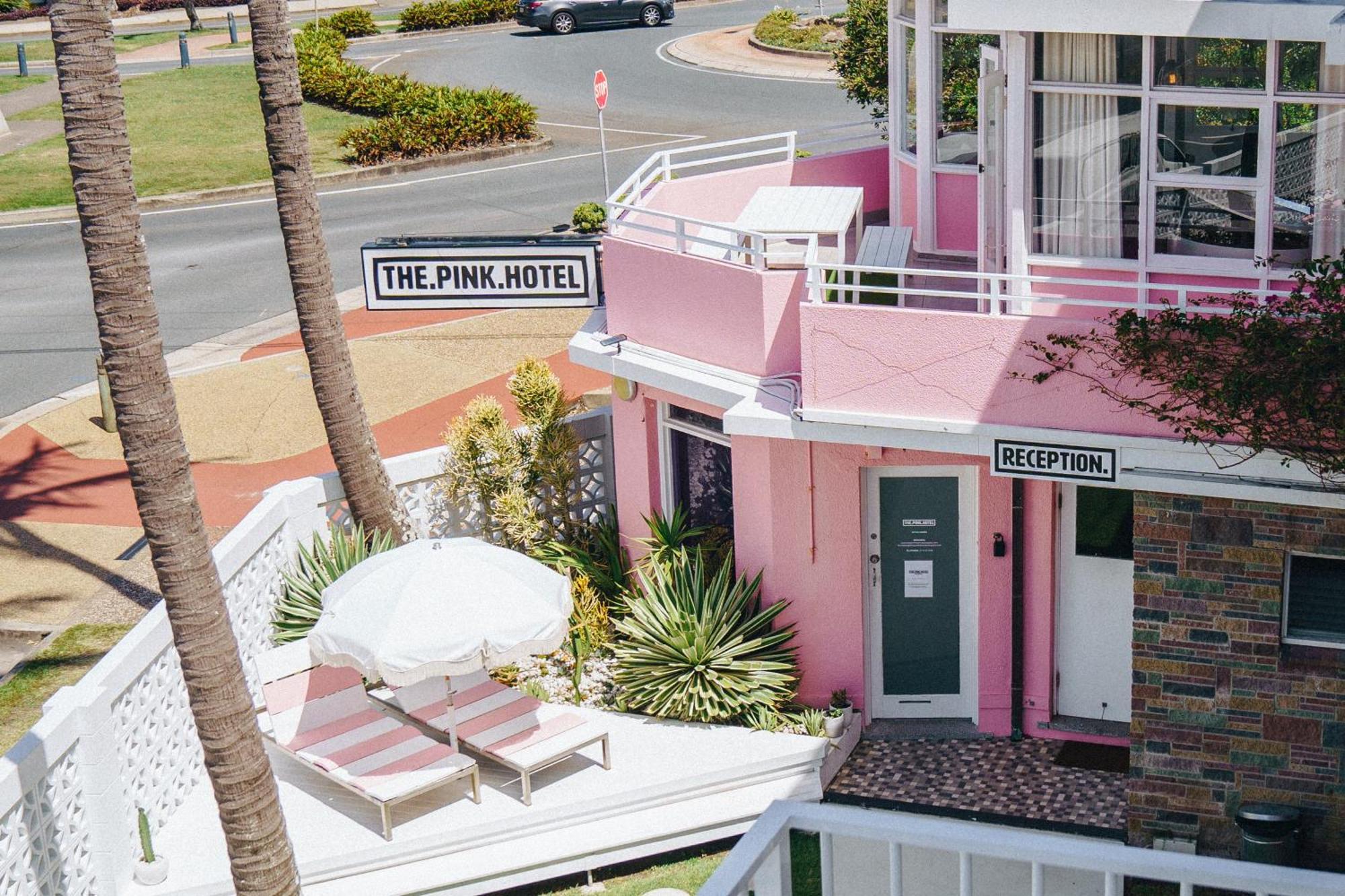 The Pink Hotel Coolangatta Gold Coast Exterior foto