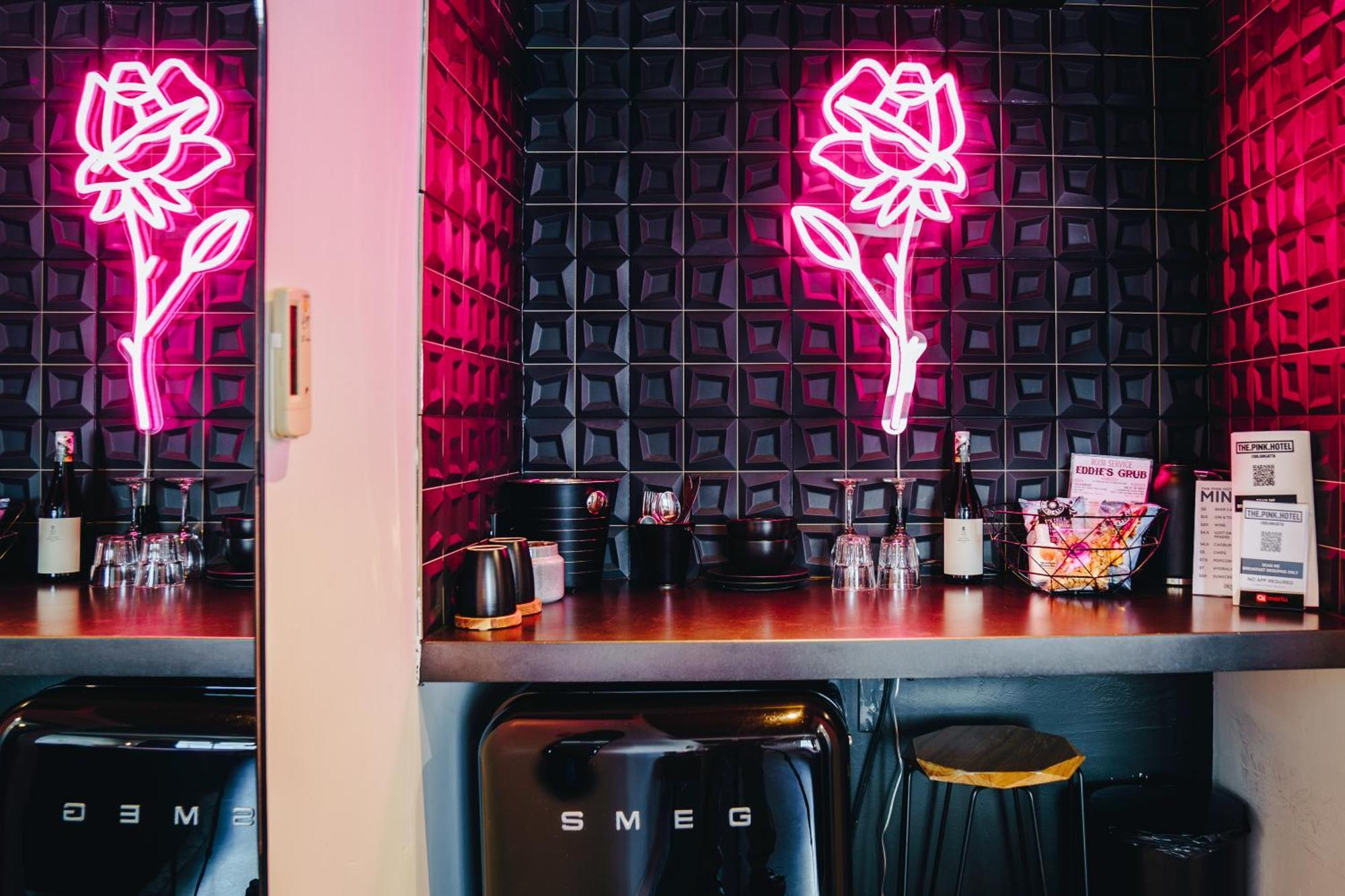 The Pink Hotel Coolangatta Gold Coast Exterior foto